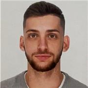 Soy un profesor atento y profesional. Voy a dar clase a personas con un nivel principiante, bajo o intermedio.